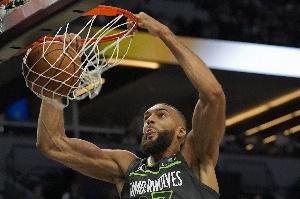 亚博-芬奇：戈贝尔必须打出拿DPOY时的表现 他今天为球队奠定了基调