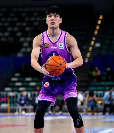 陈国豪接近加盟广东，小丁不再打CBA，姜宇星加盟辽宁只待官宣