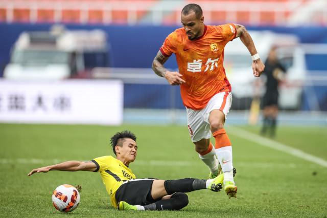 yabo-李金羽依靠两大外援完成救赎 武汉长江走出四连败